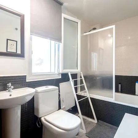 Modern With Mountain View 36 M² Apartment
